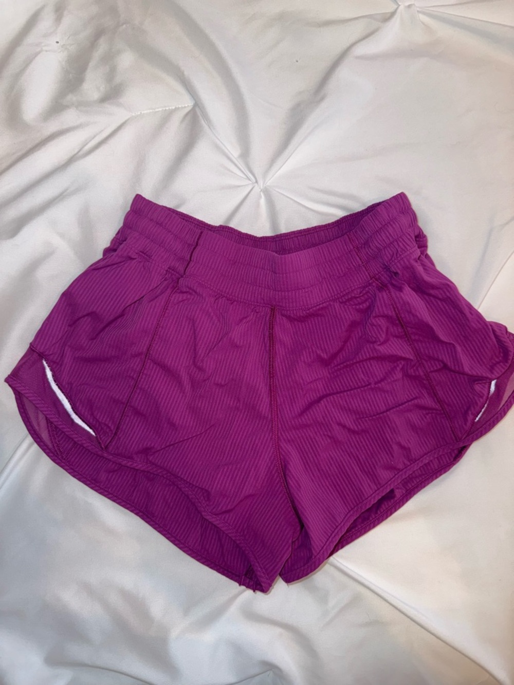 Lululemon low rise hotty hot shorts 2.5